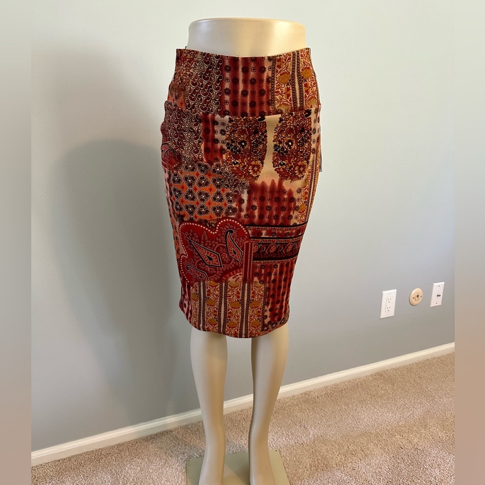 NWT LuLaRoe Cassie Pencil Skirt Size M Brown Autumn/ Fall Print